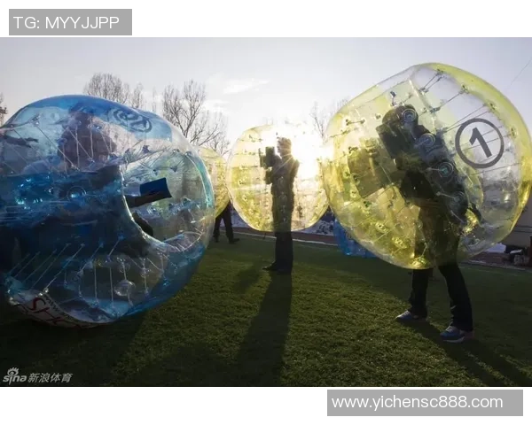 足球明星气球造型创意视频展现独特魅力与精彩瞬间