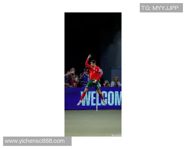 顶级足球明星C罗的传奇人生与辉煌成就全景回顾