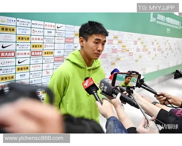 成都足球队配合引发热议球迷对战术选择和球员默契度展开激烈讨论 成都足球队配合引发热议球迷对战术选择和球员默契度展开激烈讨论